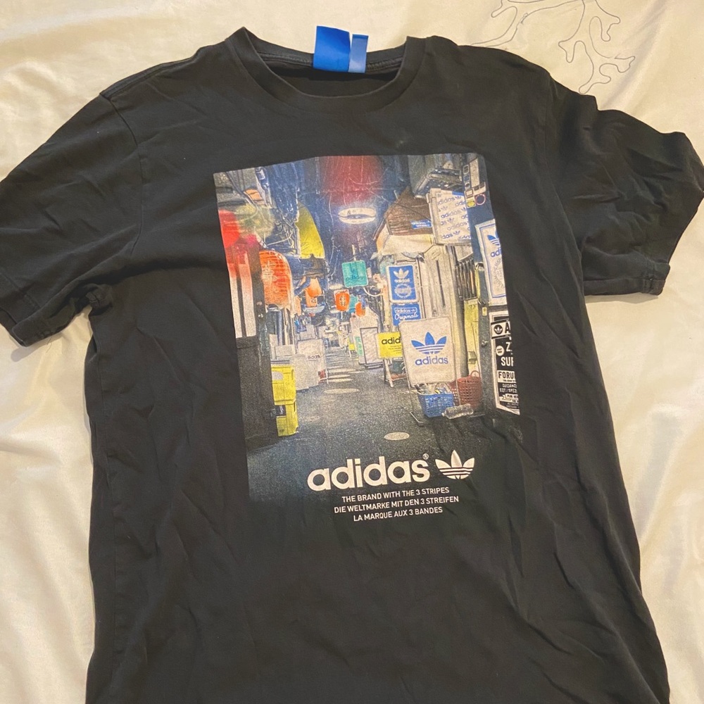 Adidas Chinatown shirt medium